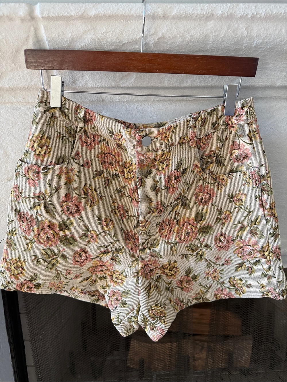 Floral Jacquard Women's High-Waist Shorts - Cream & Pink